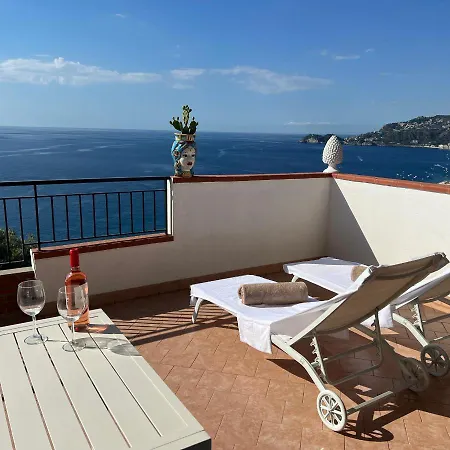 La Baia Delle Sirene Luxury Apartment Letojanni Esterno foto
